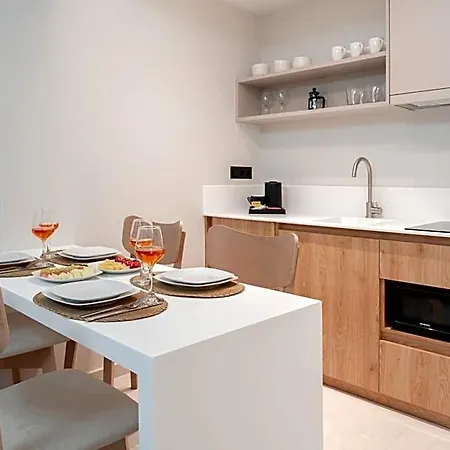 Sealuxe Living 4* Folea